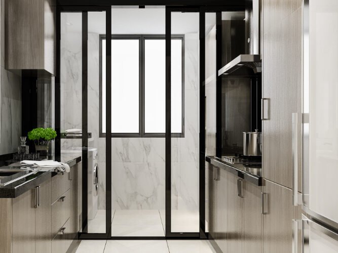 Cozinha de apartamento moderna com porta deslizante para a área de serviço e piso
branco, apresentando um design elegante e contemporâneo.