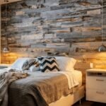 Quarto com parede de piso vinílico imitando madeira e uma cama, criando um ambiente acolhedor e rústico.